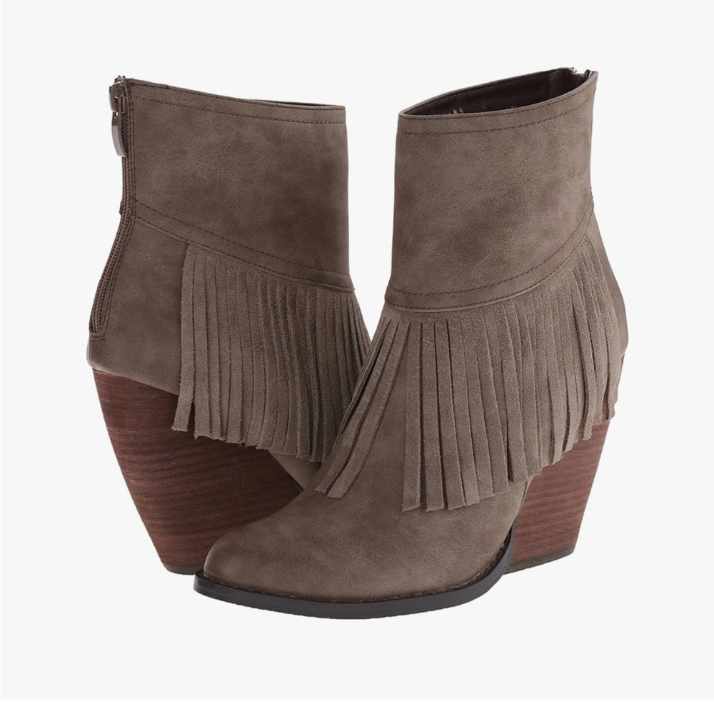 Very Volatile Khloe Fringe Bootie in Taupe size 6.5 NIB
